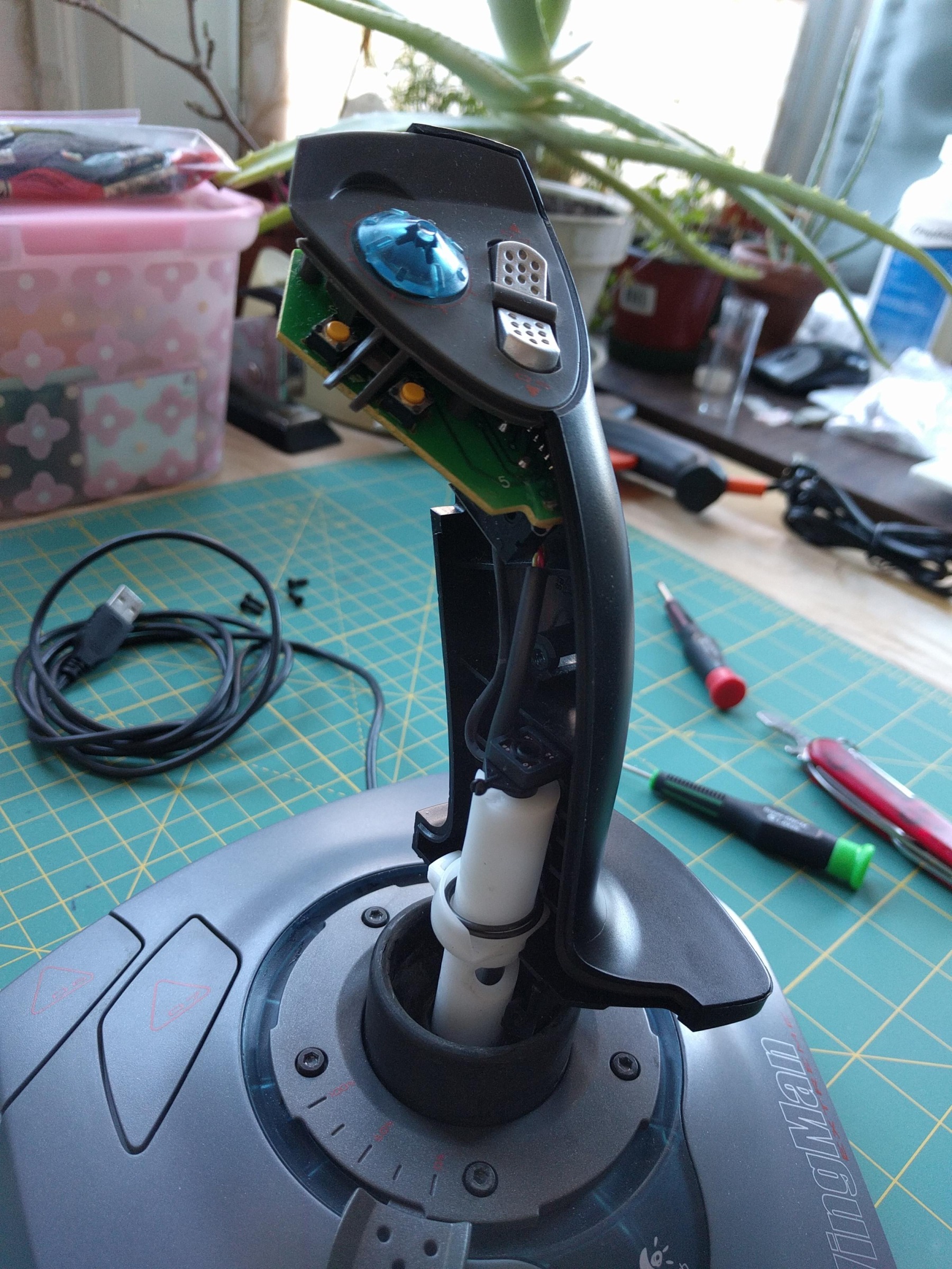 Oprigtighed udredning vagabond Replacing the USB adapter for a Logitech Wingman Extreme Digital 3D  joystick – bitswamp – dev blog
